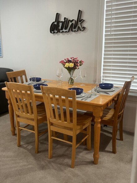 Building Photo - 404 Thames St