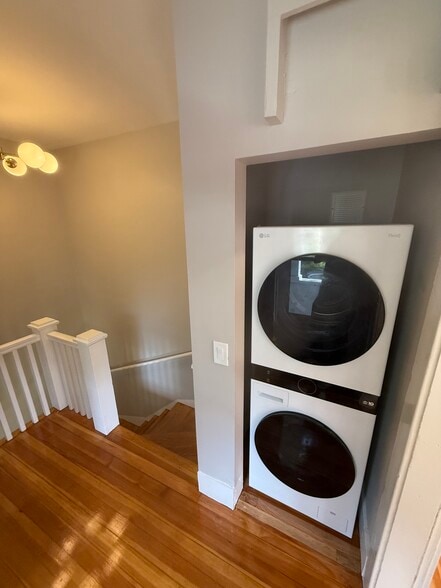 Building Photo - 64 Rochambeau Ave