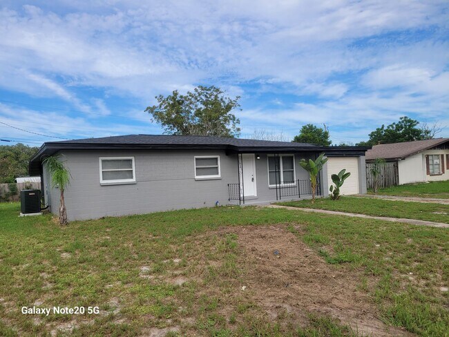 Building Photo - FOR RENT!!! SIMPLY STUNNING  3 BEDROOM 2 B...