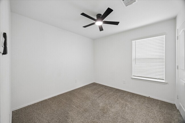 Building Photo - 16691 Lonely Pines Dr