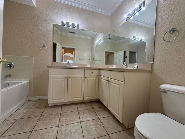 Building Photo - Must see! 2 bed / 3 bath townhouse in Palmetto