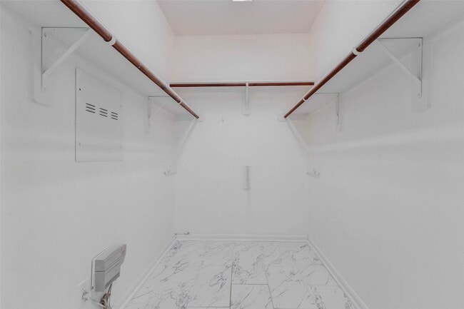 Building Photo - 7434 Jacobs Well Dr
