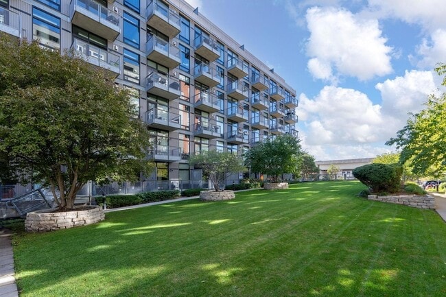 Building Photo - 720 N 4th St