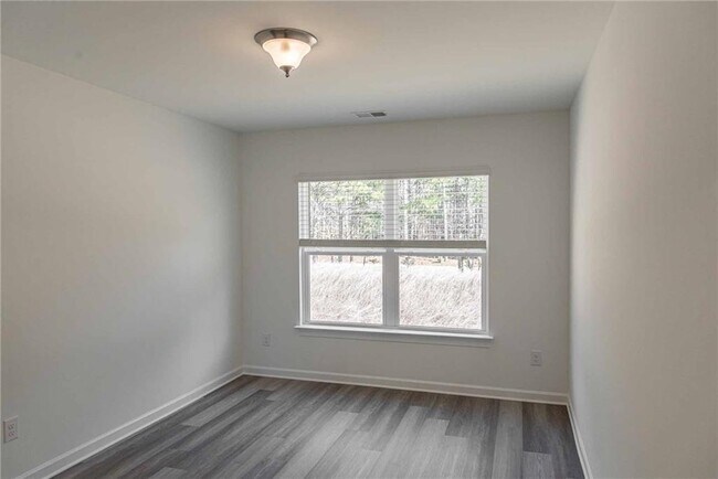 Building Photo - 3362 Skyland Dr