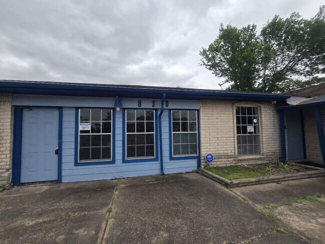 Primary Photo - 830 Stonyridge St