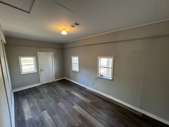 Building Photo - Welcome Home – Comfort Meets Convenience. Call to ask about the Move-in Special!!!