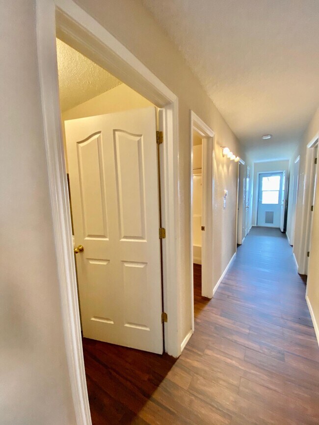 Building Photo - 14214 Lasso Rock Dr