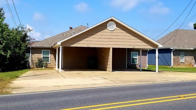 Building Photo - 407 Good Hope Rd
