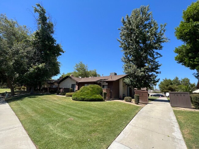 Building Photo - 7612 N Laurelglen Blvd