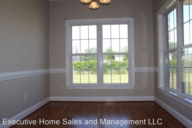 Building Photo - 3 br, 2 bath House - 201 Maddux Dr