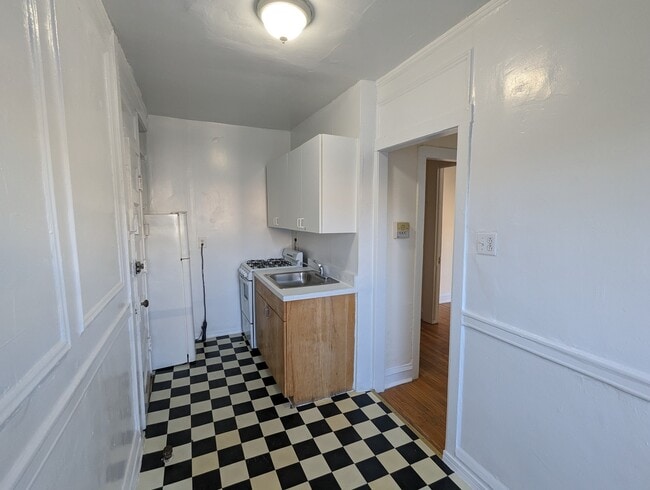 Building Photo - 3308 W Schubert Ave