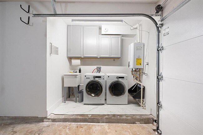 Building Photo - 7009 Millrace Dr