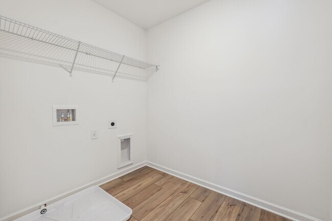 Building Photo - 633 Groover St