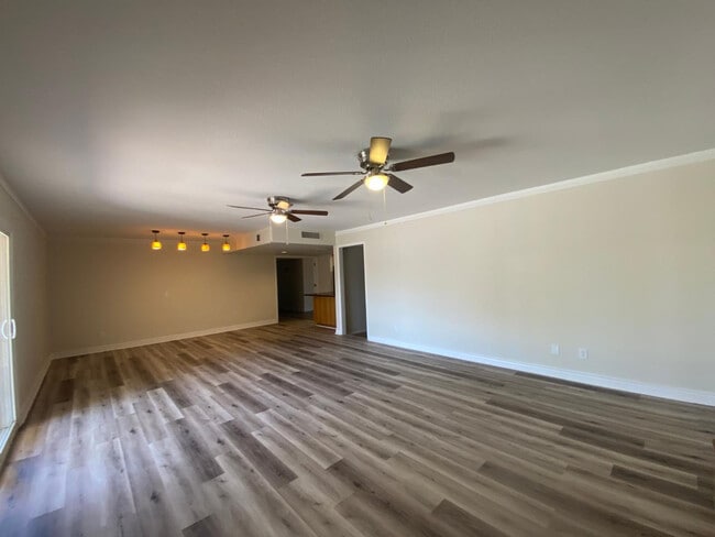 Building Photo - 5149 E Shaw Butte Dr