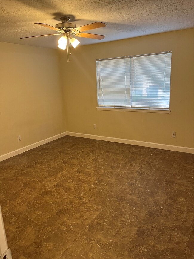 Building Photo - 7010 Pickett Dr