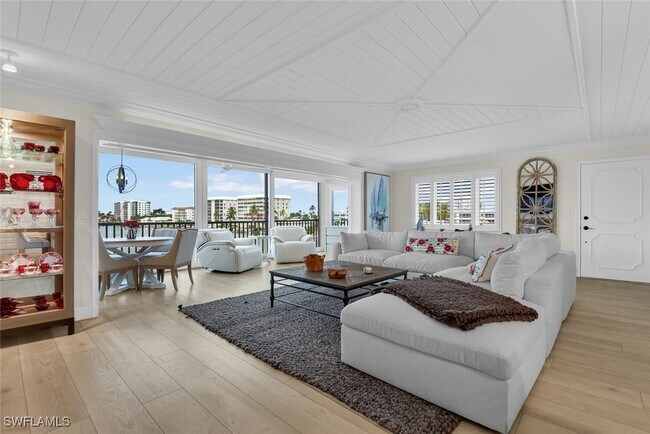 Primary Photo - 222 Harbour Dr