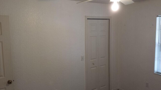 Building Photo - 14037 Fairway Island Dr