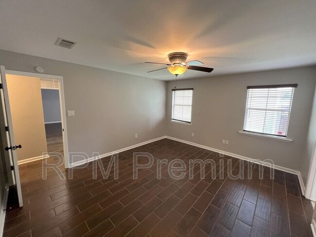 Building Photo - 522 Fawn Lake Dr