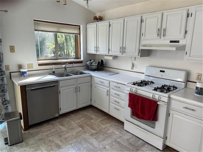 Building Photo - 698 Hanover Ct