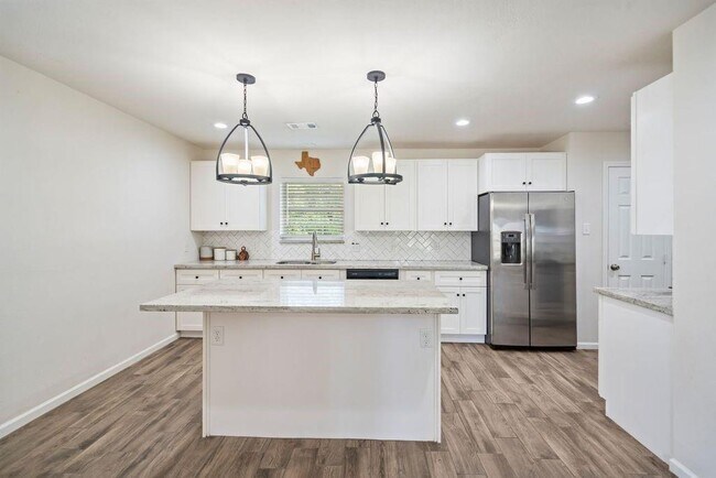Building Photo - 739 Pas Trail