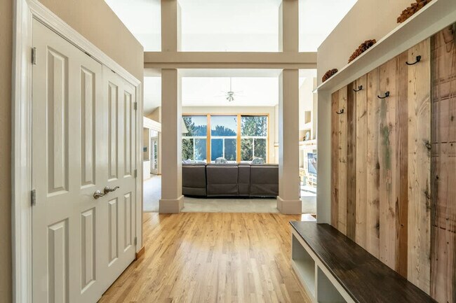 Building Photo - 3228 E Fernan Terrace Dr