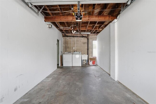 Building Photo - 807 N Thornton Ave