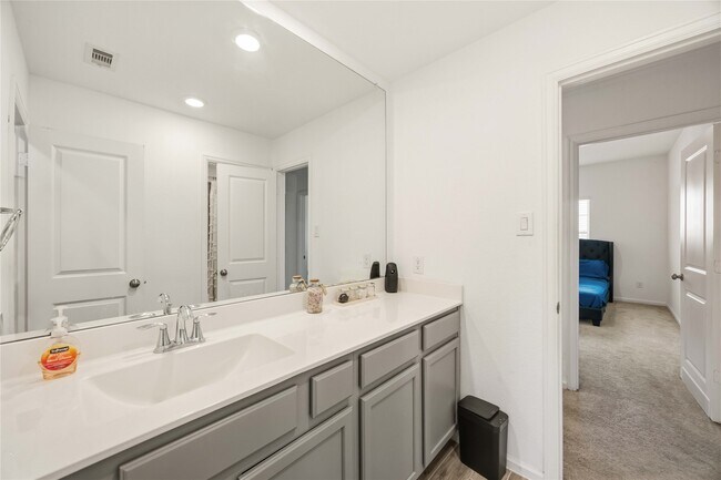 Building Photo - 4238 Redford Valley Rd