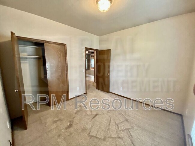 Building Photo - 216 Castle Rock Rd