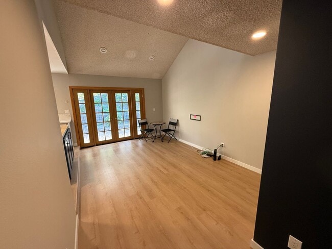 Building Photo - Newly Renovated Home on a Quiet Cul-de-Sac – Available Now