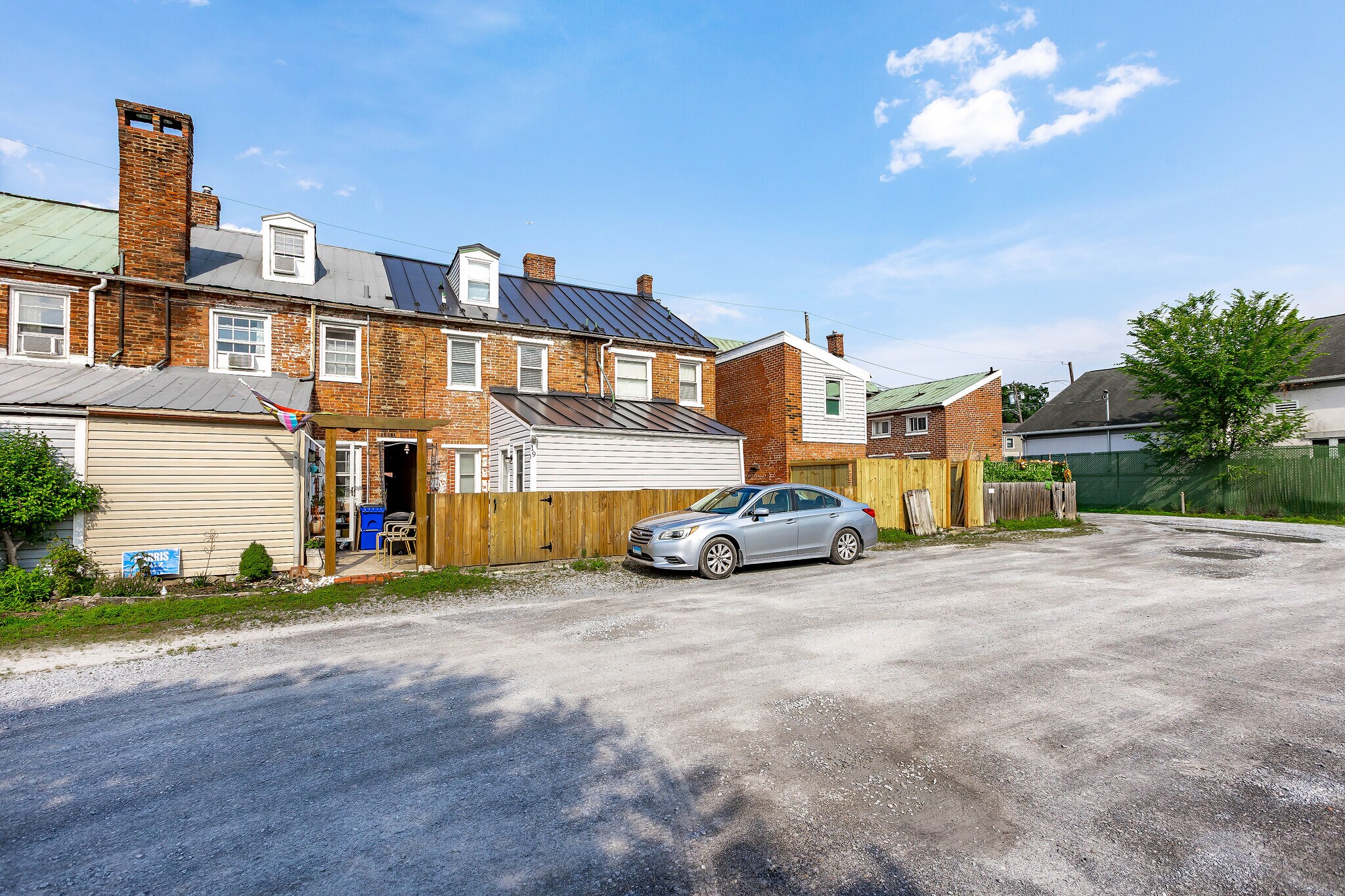 Building Photo - 19 Degrange St
