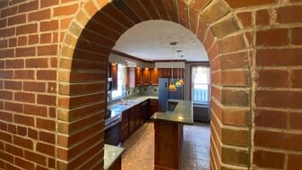 Building Photo - 2223 Noble St