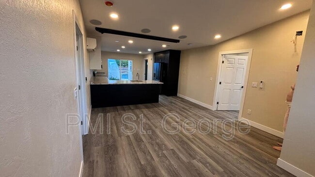 Building Photo - 360 N 300 W