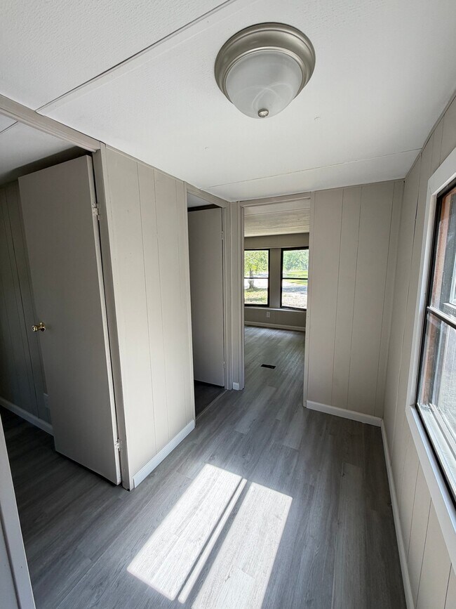 Building Photo - 0 Acorn Village Ln