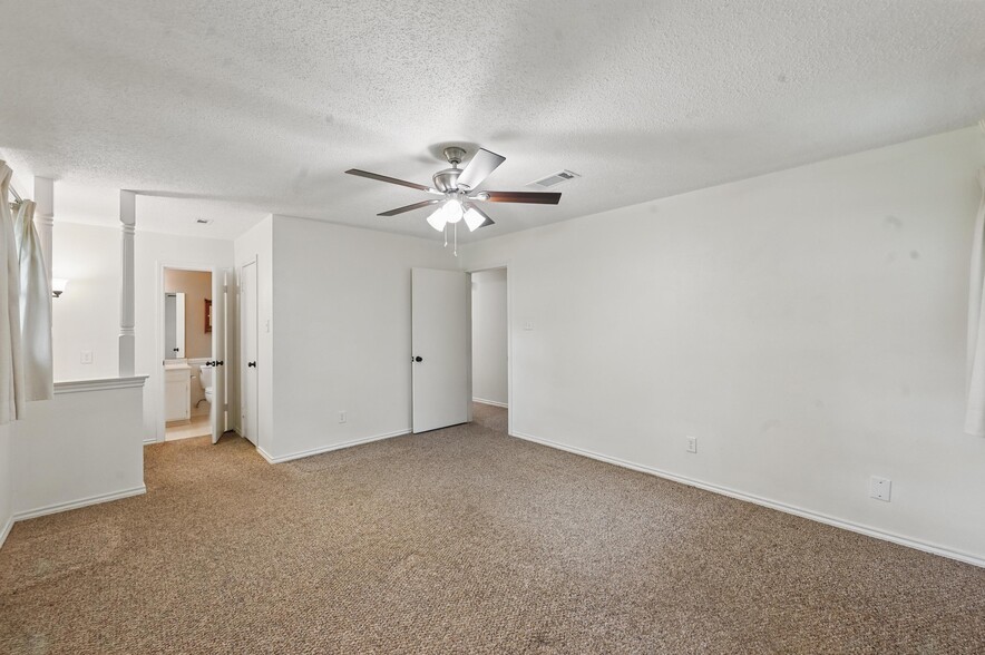 Building Photo - 2221 Prince John Dr