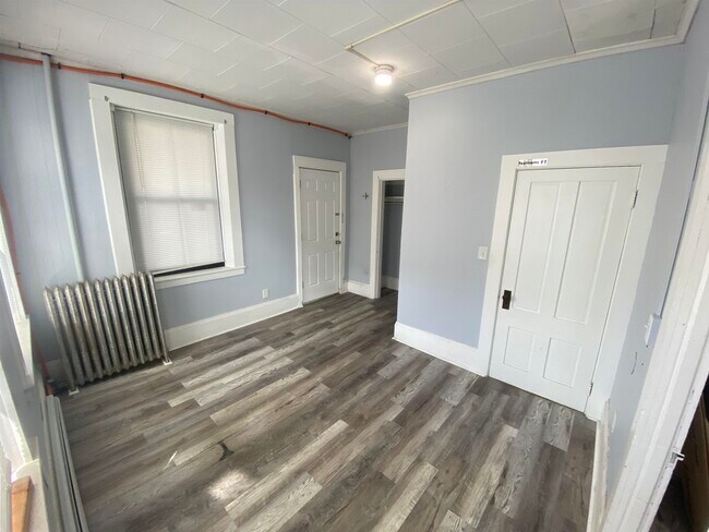 Building Photo - 39 Pleasant St