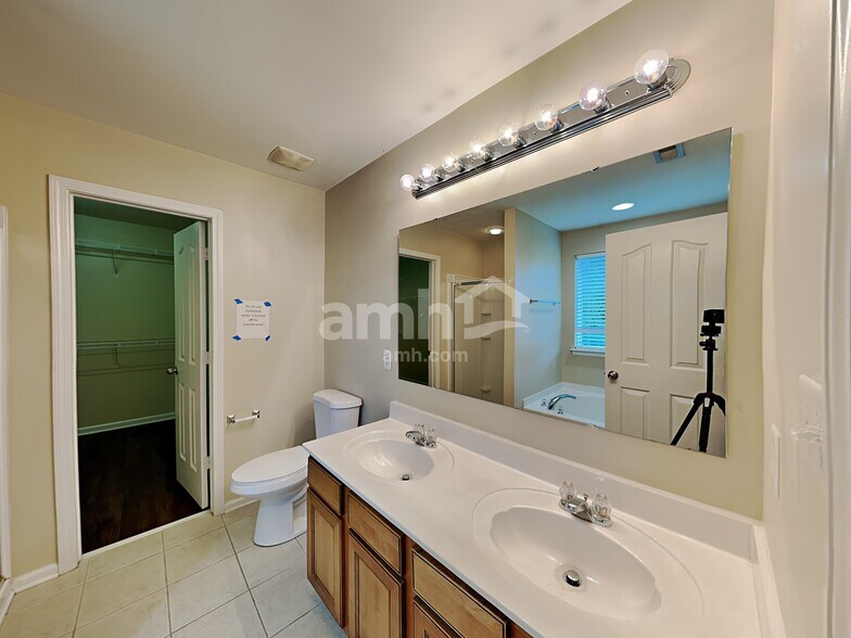 Building Photo - 2411 Cairns Mill Ct