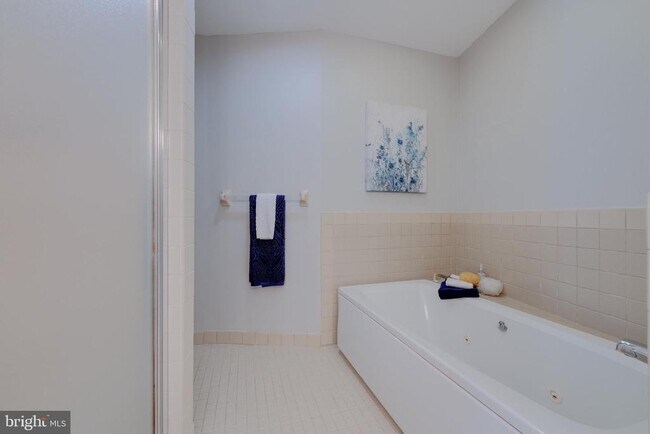 Building Photo - 4710 Old Dominion Dr