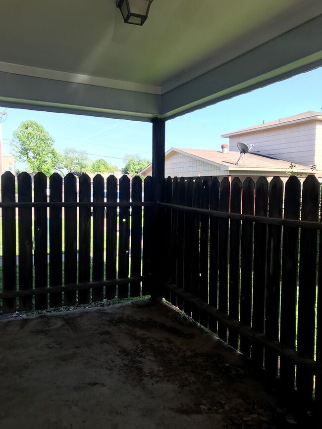 Building Photo - CENTRAL BOSSIER TOWNHOME NEAR I20