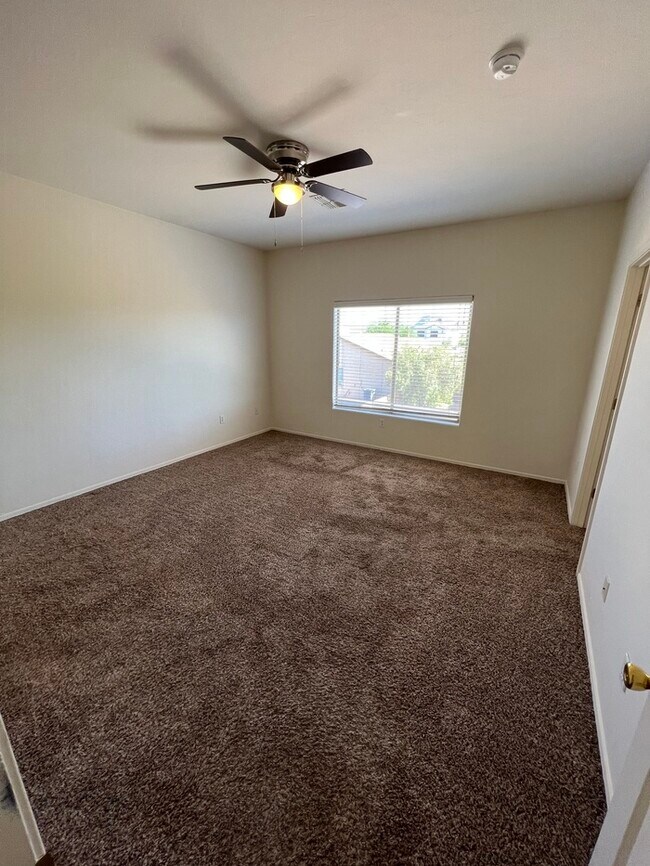 Building Photo - HOUSE FOR RENT