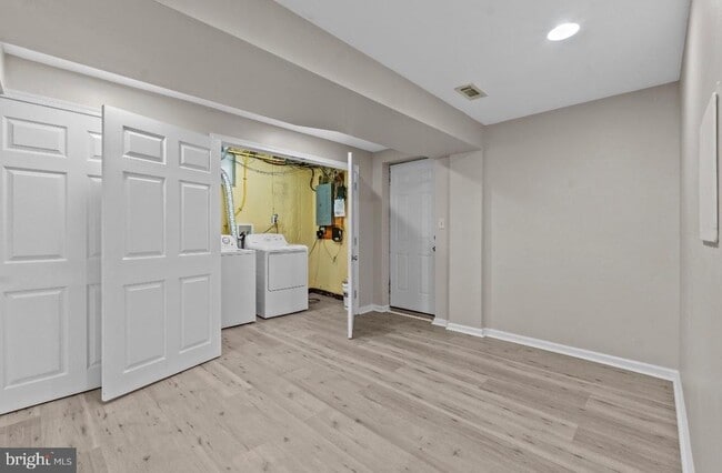 Building Photo - 2528 Wendover Rd