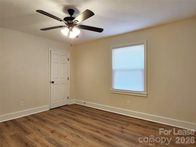 Building Photo - 315 Hamilton Dr NE