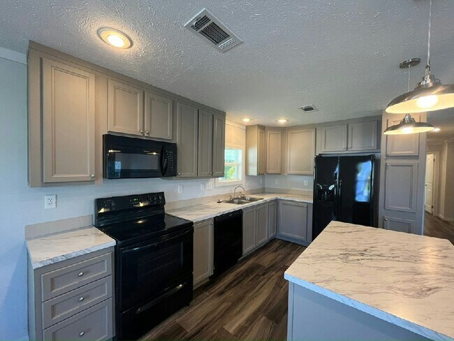 Building Photo - 427 Mongoose Ln