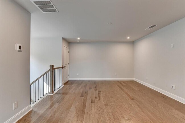 Building Photo - 400 Renwood Trl