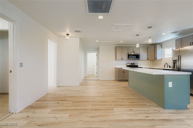 Building Photo - 663 D Ave