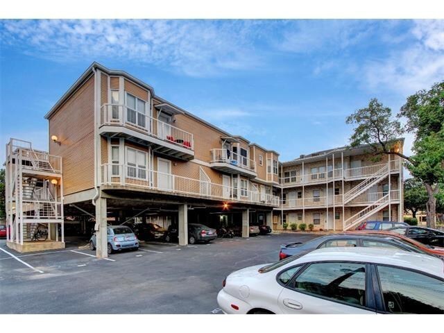 Building Photo - cute 1-1 3rd floor, UT bus across the stre...