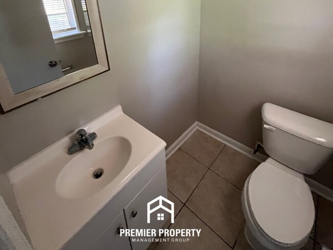 Building Photo - Charming 3BR/1.5BA in Whitehaven | Hardwood Floors & 1-Car Garage