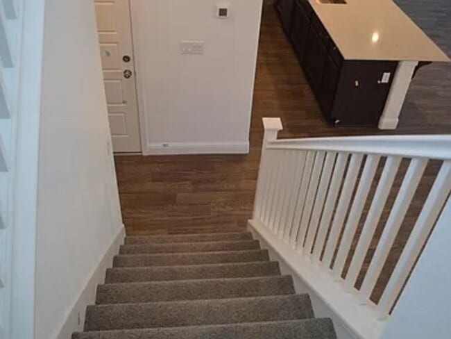 Building Photo - 2402 Urdaneta Way