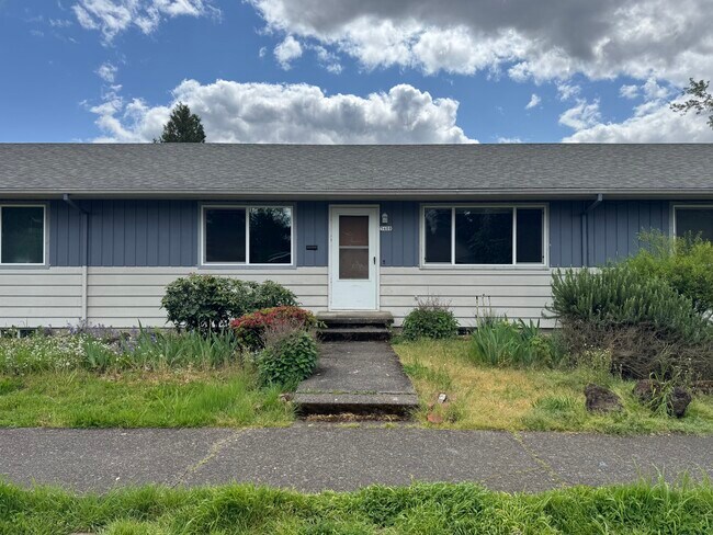 Building Photo - Harold Street Triplex