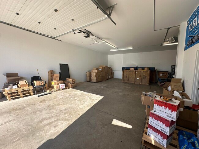 Building Photo - 2900 Graybill Dr