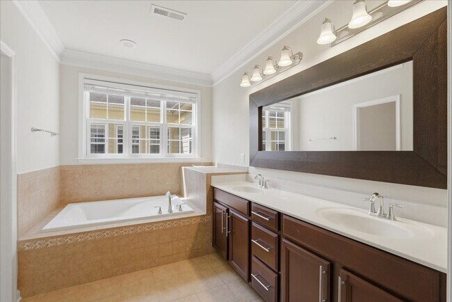 Building Photo - Expansive 4BR / 4.5BA Townhome in Lansdowne Town Center – Over 3,400 Sq Ft!